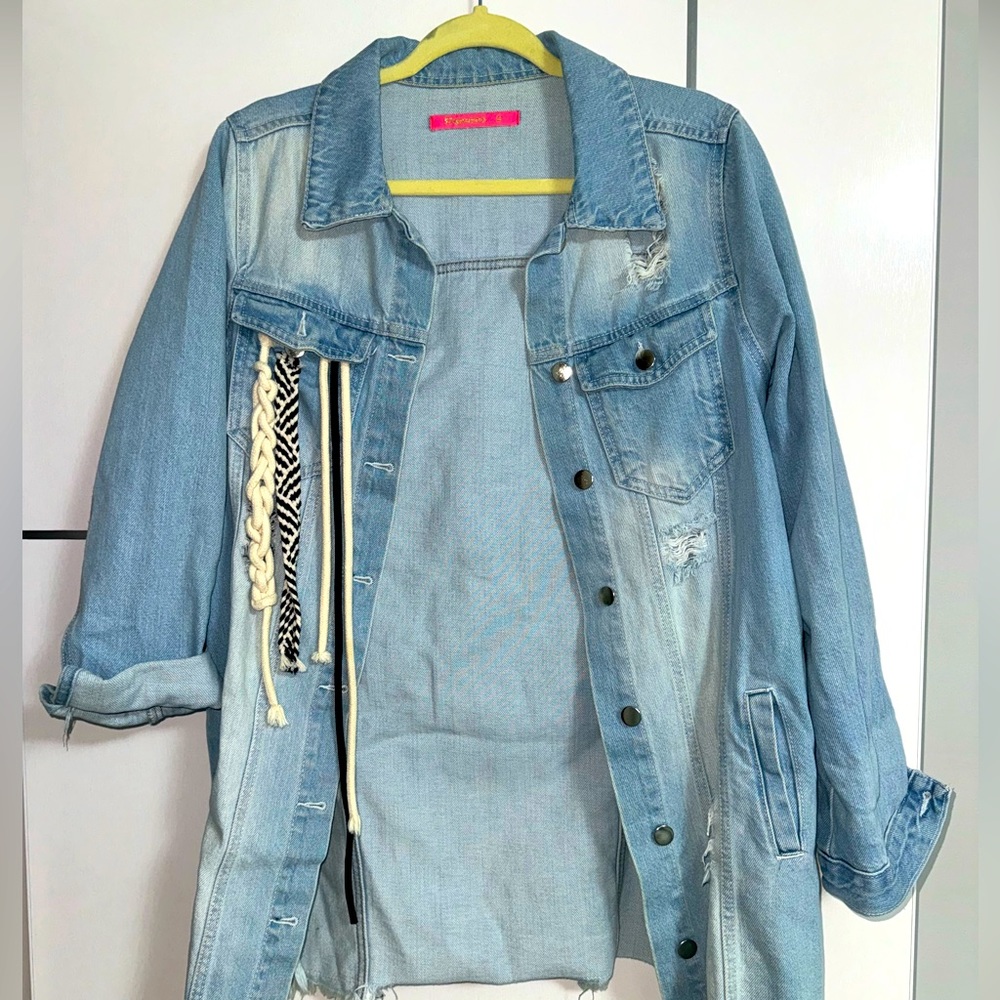 Jeans jacket Size S but fit like M